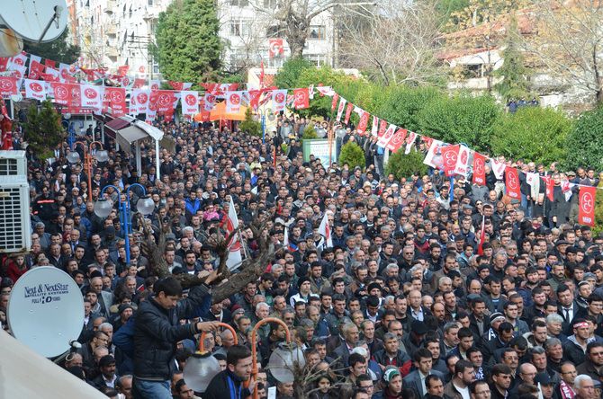 MHP LİDERi DEVLET BAHÇELİ AKHİSARLILAR İLE BULUŞTU